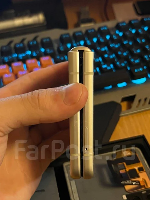Samsung Galaxy Z Flip3 5G. �/�, 256 ��, �������, �����, 3G, 4G LTE, 5G, Dual-SIM, ����������, NFC ����