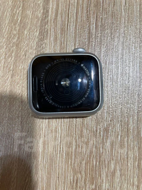 Apple Watch SE. GPS, NFC ����