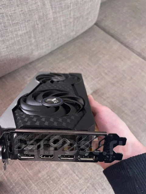 Radeon RX 6600 XT ����