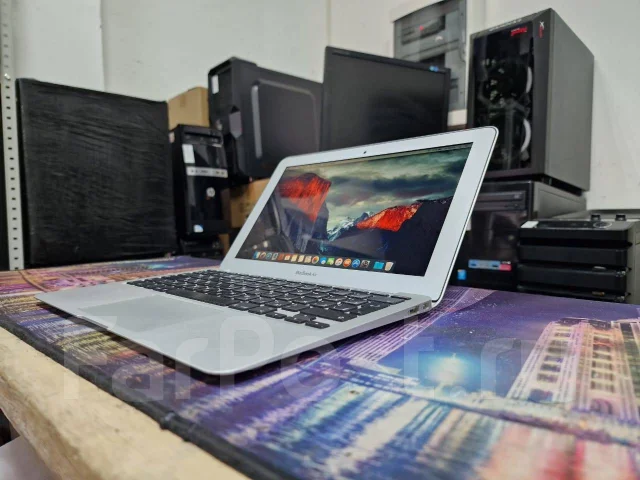 Apple MacBook Air 11 2015 Early. 11.6", ��� 4 ��, ���� 128���, WiFi: 1, ����������� �� 4��. ����
