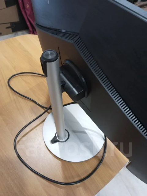 Acer. 27", ���������� OLED ����