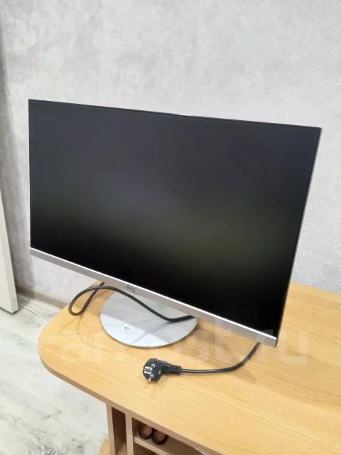 Acer. 27", ���������� OLED ����