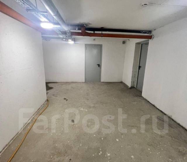 Нежилое помещение в цокольном этаже жилого дома, ул. Островского 1-А ...