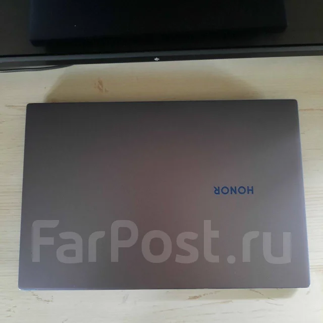 Honor MagicBook 14. 14", 2,4����, ��� 8 ��, WiFi: 1, Bluetooth: 1, ����������� �� 7��. ����