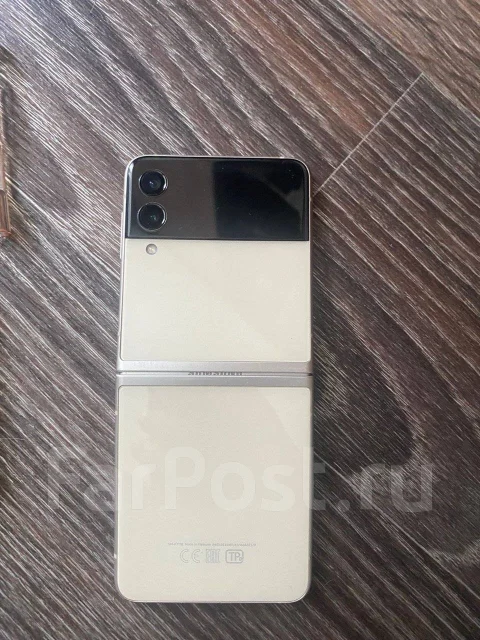 Samsung Galaxy Z Flip. �/�, 256 ��, �����, 4G LTE, 5G, NFC ����
