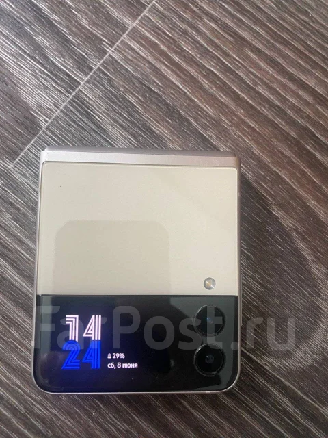 Samsung Galaxy Z Flip. �/�, 256 ��, �����, 4G LTE, 5G, NFC ����
