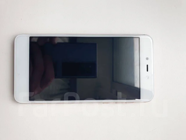 BQ BQ-5211 Strike. �/�, 8 ��, �������, 3G, Dual-SIM ����