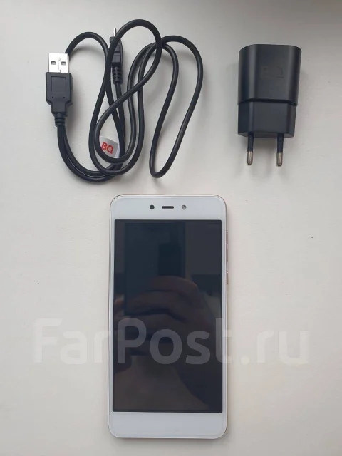 BQ BQ-5211 Strike. �/�, 8 ��, �������, 3G, Dual-SIM ����