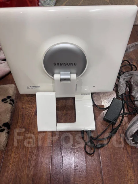 Samsung. 17", ���������� �� (LCD, LED, QLED) ����