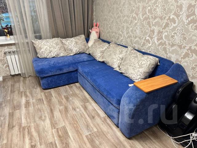 Отличный угловой диван с подушками, выкатной, ткань, поролон, синий ...