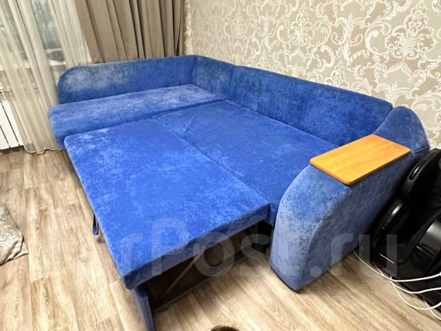 Отличный угловой диван с подушками, выкатной, ткань, поролон, синий ...