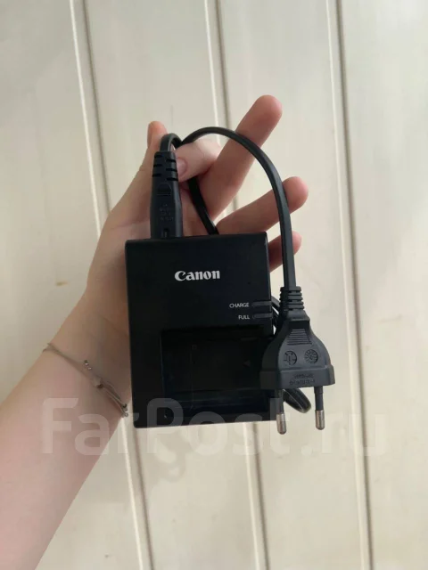Canon EOS 4000D ����
