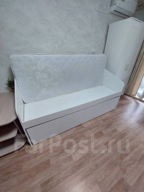 Кровать односпальная (делается двухспальной), бельевой ящик, матрас в ...