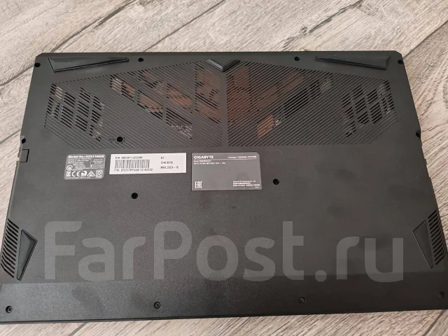 Gigabyte G7 MF. 17.3", 2,5����, ��� 16 ��, ���� 512���, WiFi: 1, Bluetooth: 1, ����������� �� 10��. ����