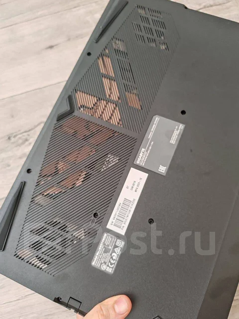 Gigabyte G7 MF. 17.3", 2,5����, ��� 16 ��, ���� 512���, WiFi: 1, Bluetooth: 1, ����������� �� 10��. ����