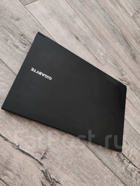 Gigabyte G7 MF. 17.3", 2,5����, ��� 16 ��, ���� 512���, WiFi: 1, Bluetooth: 1, ����������� �� 10��. ����