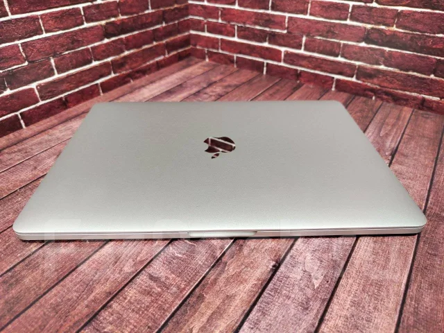 Apple MacBook Pro 13 2017 Mid. 13.3", 2,3����, ��� 8 ��, ���� 512���, WiFi: 1, Bluetooth: 1, ����������� �� 10��. ����