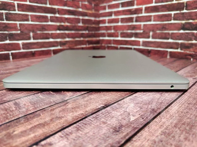 Apple MacBook Pro 13 2017 Mid. 13.3", 2,3����, ��� 8 ��, ���� 512���, WiFi: 1, Bluetooth: 1, ����������� �� 10��. ����