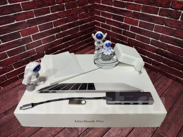 Apple MacBook Pro 13 2017 Mid. 13.3", 2,3����, ��� 8 ��, ���� 512���, WiFi: 1, Bluetooth: 1, ����������� �� 10��. ����