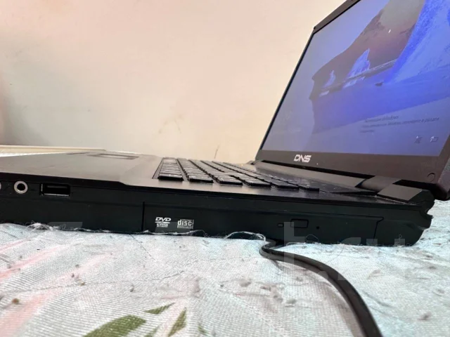 DNS. 17.3", 2,4����, ��� 4 ��, ���� 4���, WiFi: 1, Bluetooth: 1, ����������� �� 1��. ����