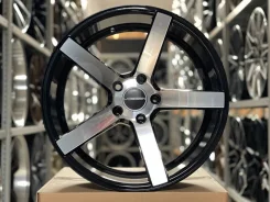 Vossen CV3-R. 8.0x17", 5x114.3, ET28, �� 73,1���. ��� ����� �� ����������� ����