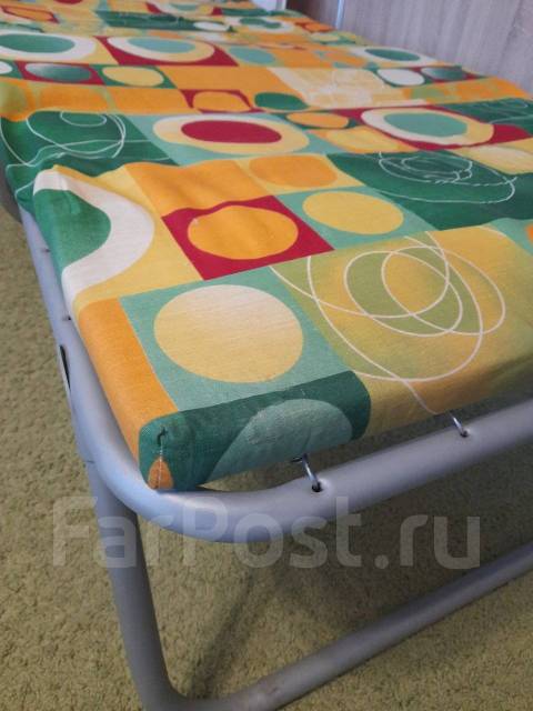 Раскладушка с матрасом, б/у, в наличии. Цена: 2 500₽ во Владивостоке