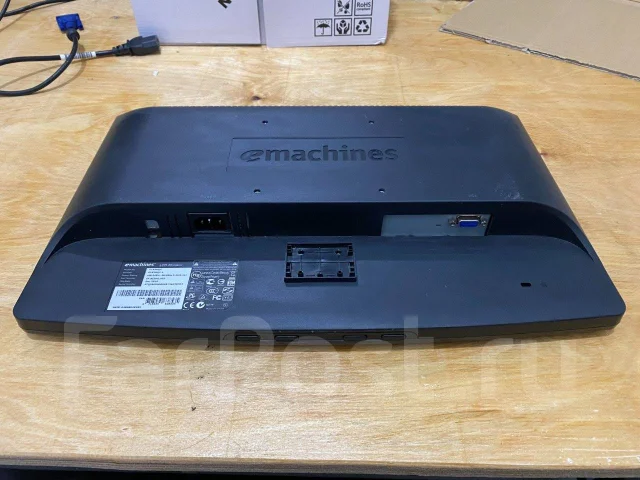 eMachines. 18.5" ����