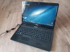 eMachines E525. 15.6", 2,2����, ��� 2048 ��, ���� 250���, WiFi ����