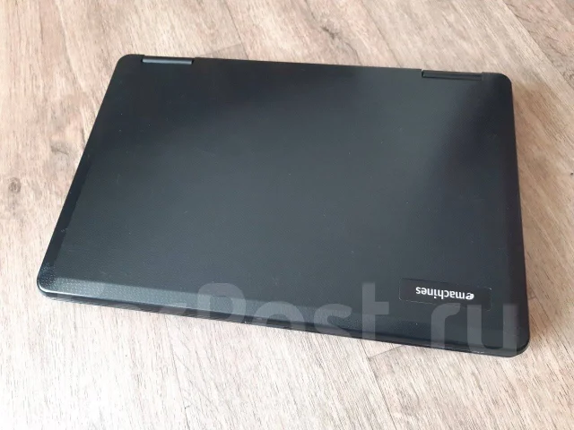 eMachines E525. 15.6", 2,2����, ��� 2048 ��, ���� 250���, WiFi: 1 ����