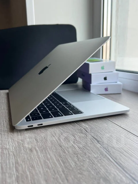 Apple MacBook Pro 13 2017 Mid. 13.3", 2,3����, ��� 8 ��, ���� 256���, WiFi: 1, Bluetooth: 1, ����������� �� 10��. ����