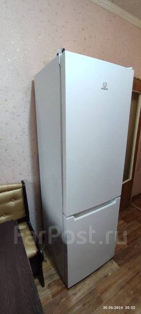 Холодильник Индезит двухкамерный, б/у, в наличии. Цена: 7 500₽ во ...