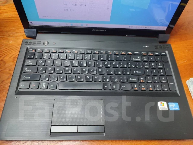 Lenovo B570e. 15.6", 1,5����, ��� 4 ��, ���� 240���, WiFi: 1, Bluetooth: 1, ����������� �� 3��. ����