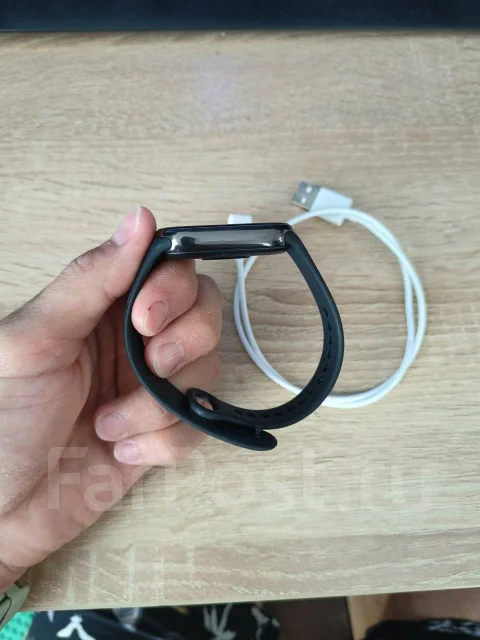 Xiaomi Smart Band 8. IP68 ����