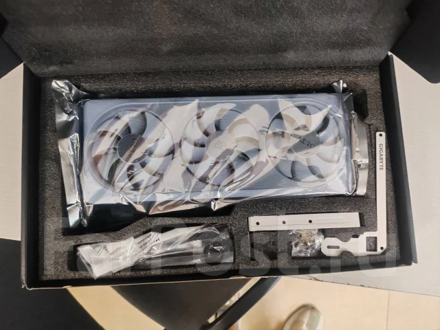 GeForce RTX 4070 Ti SUPER ����