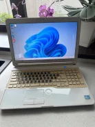 Fujitsu LifeBook. 15.6", 2,5����, ��� 4 ��, ���� 600���, WiFi: 1, Bluetooth: 1, ����������� �� 3��. ����