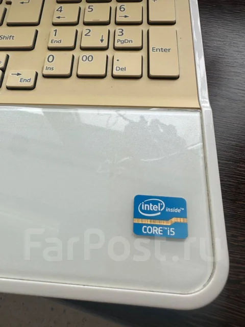 Fujitsu LifeBook. 15.6", 2,5����, ��� 4 ��, ���� 600���, WiFi: 1, Bluetooth: 1, ����������� �� 3��. ����