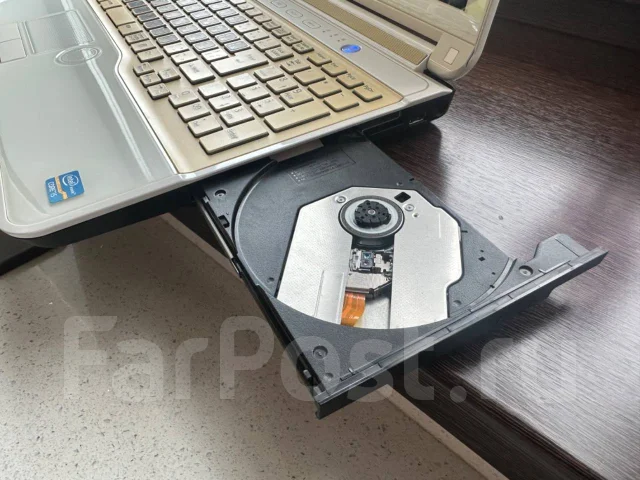 Fujitsu LifeBook. 15.6", 2,5����, ��� 4 ��, ���� 600���, WiFi: 1, Bluetooth: 1, ����������� �� 3��. ����