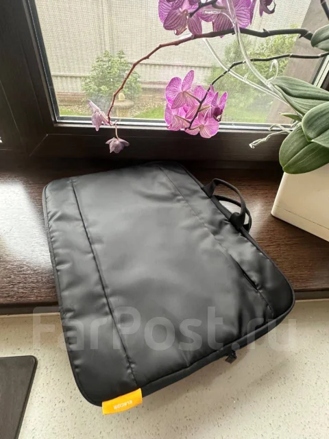 Fujitsu LifeBook. 15.6", 2,5����, ��� 4 ��, ���� 600���, WiFi: 1, Bluetooth: 1, ����������� �� 3��. ����