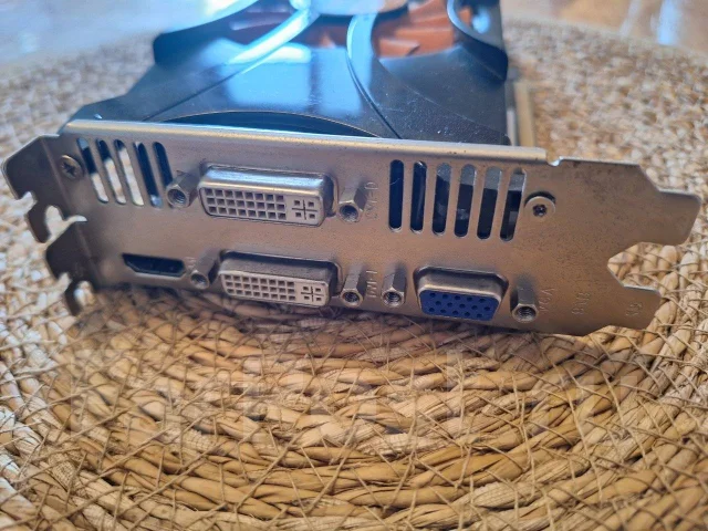 GeForce GTX 560 Ti ����