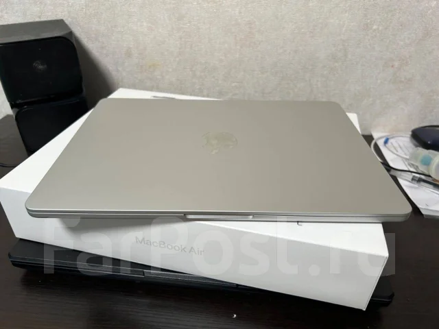 Apple MacBook Air 13 2022 MLXY3. ��� 8 ��, ���� 256���, WiFi: 1, Bluetooth: 1 ����
