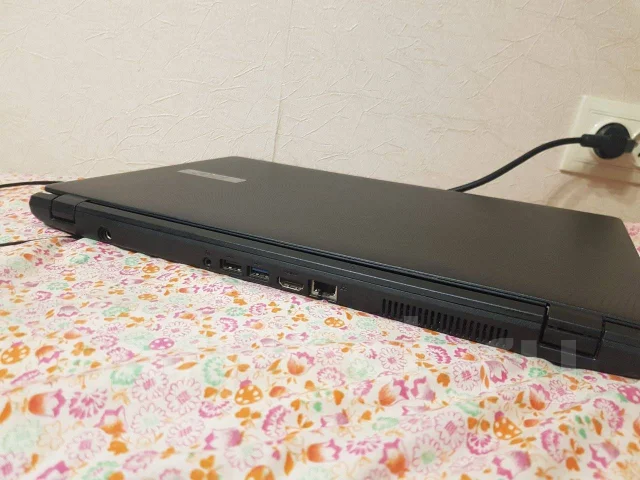 Acer Aspire ES1-512. 15.6", 2,2����, ��� 2048 ��, ���� 500���, WiFi: 1, Bluetooth: 1, ����������� �� 1��. ����