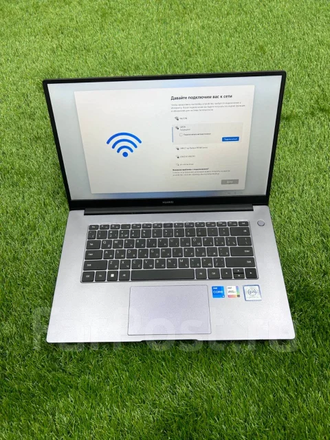 Huawei MateBook D 15. ��� 8 ��, ���� 256���, WiFi: 1, Bluetooth: 1, ����������� �� 9��. ����