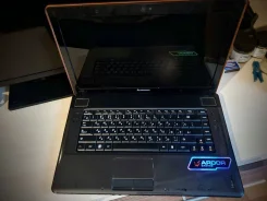 Lenovo IdeaPad Y550. 15.6", 1,7����, ��� 8 ��, ���� 500���, WiFi: 1, Bluetooth: 1, ����������� �� 4��. ����