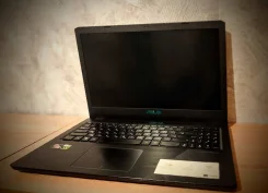 Asus VivoBook. 15.6", 2����, ��� 8 ��, ���� 1 000���, WiFi: 1, Bluetooth: 1, ����������� �� 5��. ����