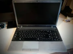 Samsung 350V5C-S1J. 15.6", 2,3����, ��� 8 ��, WiFi: 1, Bluetooth: 1, ����������� �� 5��. ����