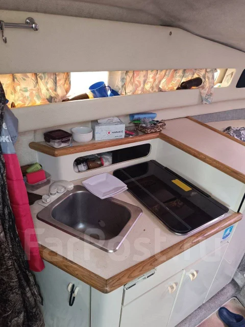 Bayliner. 1992 ���, ����� 9��., ��������� ������������, 240��.�., ������ ����