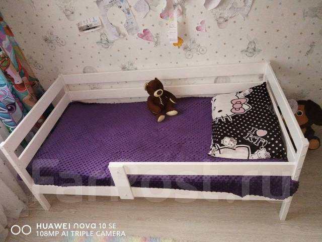 Продам кровать с матрасом 80*160, односпальная, массив дерева, белый ...