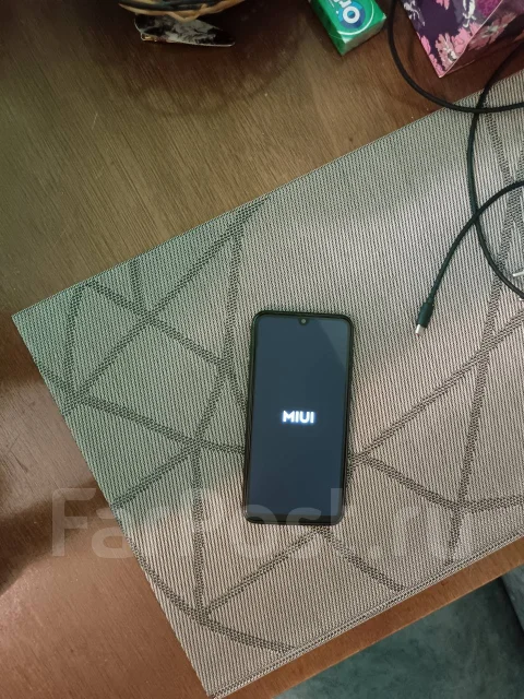Xiaomi Mi9 SE. �/�, 64 ��, ����� ����