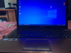 Asus. 15.6", 2����, ��� 4 ��, ���� 465���, WiFi: 1, Bluetooth: 1, ����������� �� 4��. ����