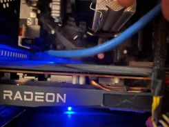 Radeon RX 6600 ����